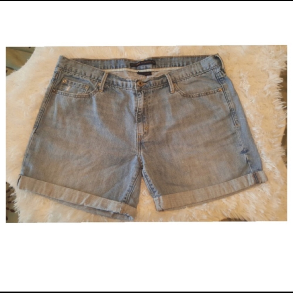 ⛱️Levi's - Light Wash Denim Jean Shorts - 14